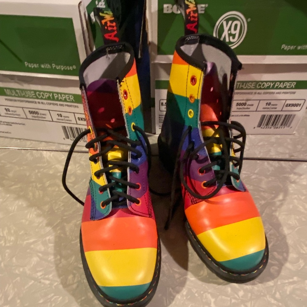 Dr Marten 8-eye PRIDE boot